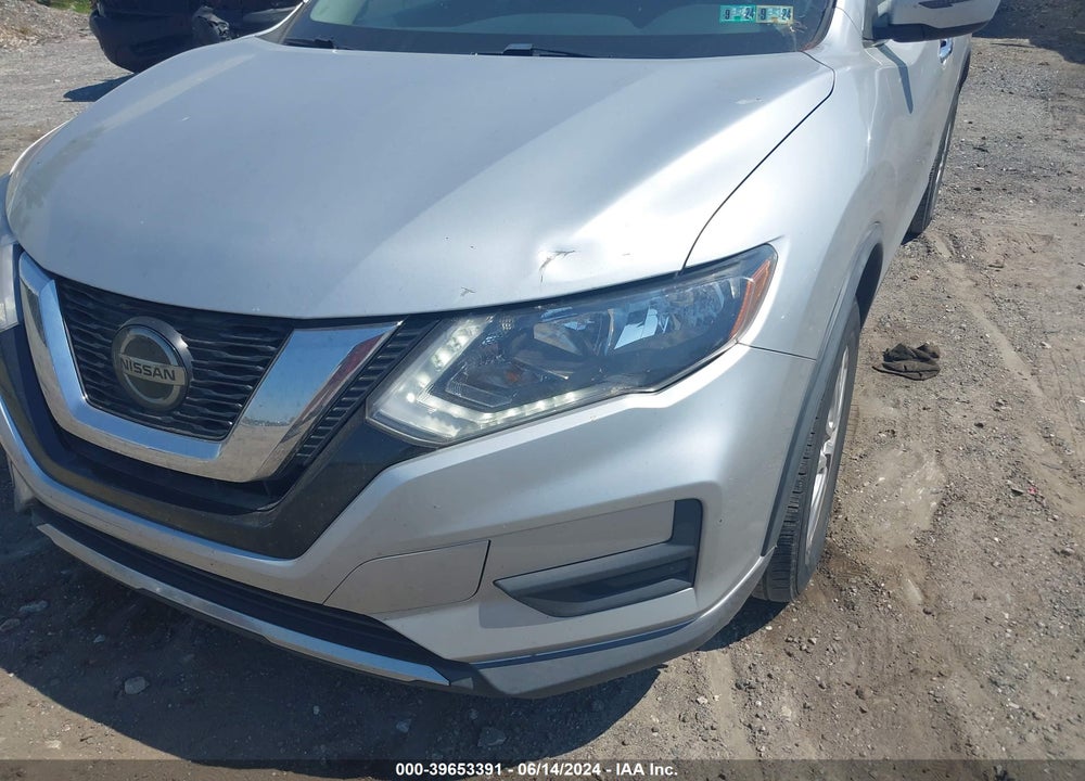 2018 NISSAN ROGUE SV VIN: KNMAT2MV6JP621751