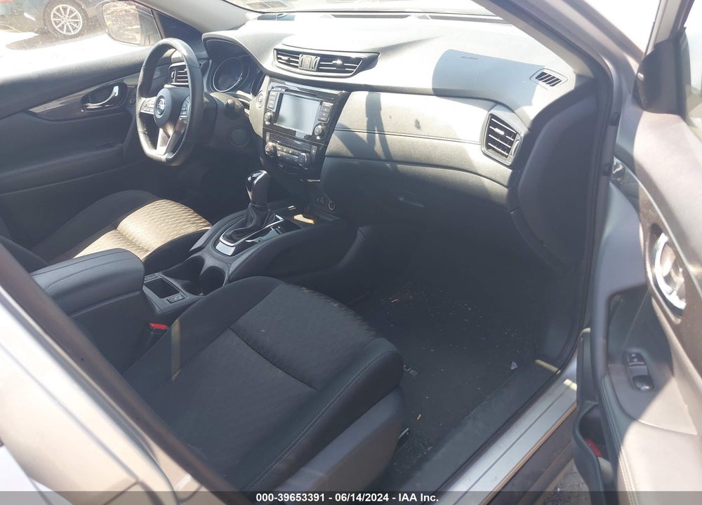 2018 NISSAN ROGUE SV VIN: KNMAT2MV6JP621751
