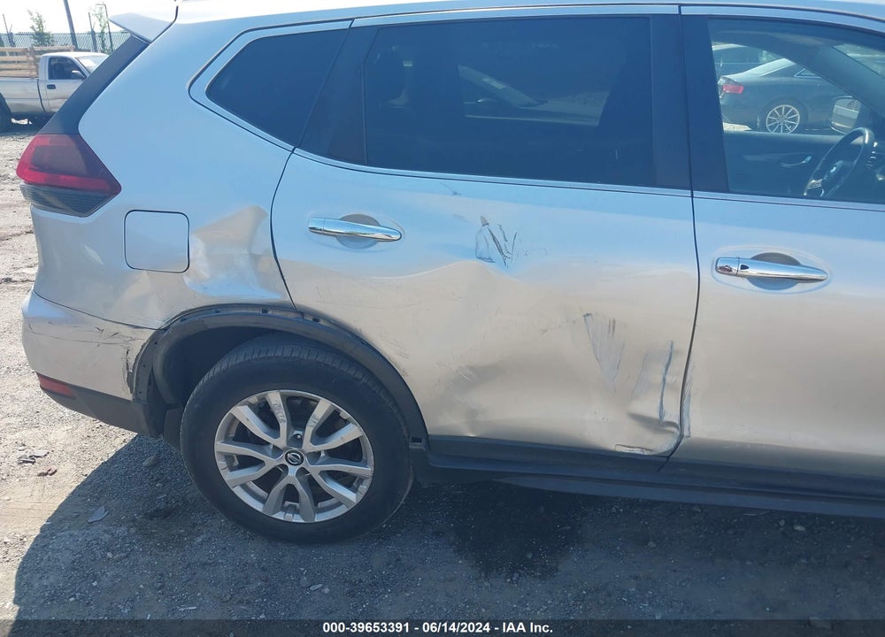 2018 NISSAN ROGUE SV VIN: KNMAT2MV6JP621751
