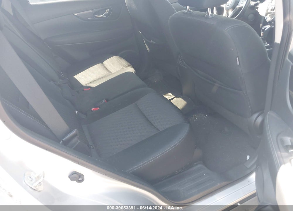 2018 NISSAN ROGUE SV VIN: KNMAT2MV6JP621751