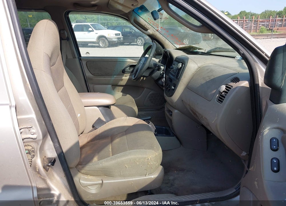 2001 FORD ESCAPE XLT VIN: 1FMYU04111KF61853