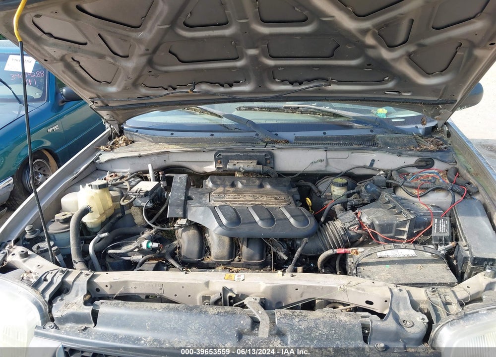 2001 FORD ESCAPE XLT VIN: 1FMYU04111KF61853