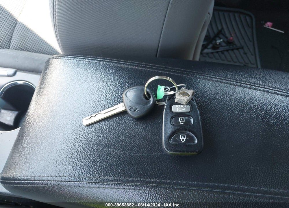 2013 HYUNDAI SONATA GLS VIN: 5NPEB4AC6DH785830