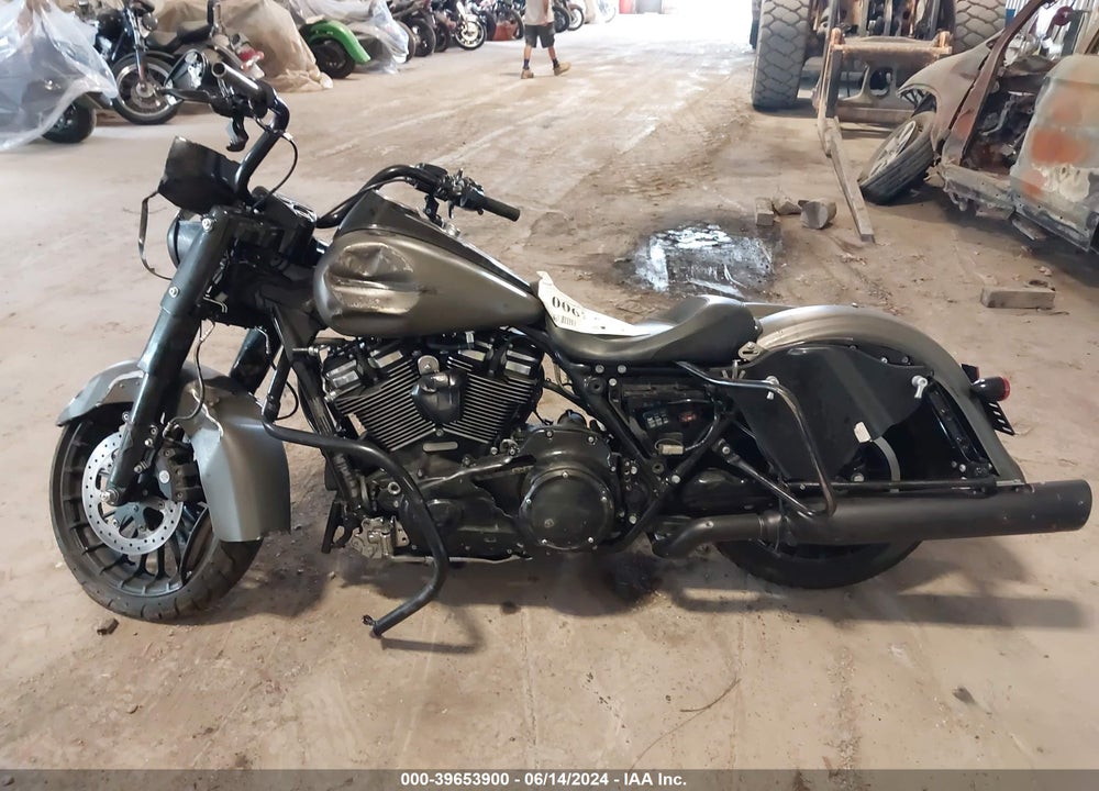 2018 HARLEY-DAVIDSON FLHRXS VIN: 1HD1KVC17JB678653