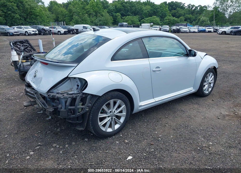 2018 VOLKSWAGEN BEETLE 2.0T SE VIN: 3VWJD7AT0JM723160