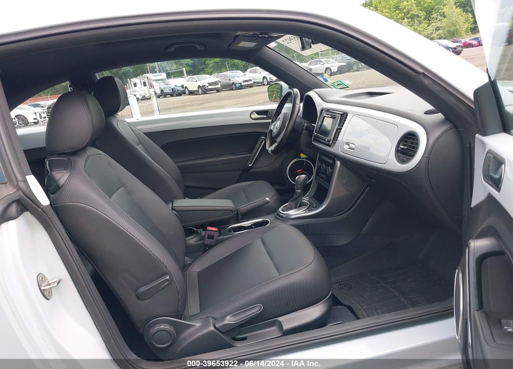 2018 VOLKSWAGEN BEETLE 2.0T SE VIN: 3VWJD7AT0JM723160