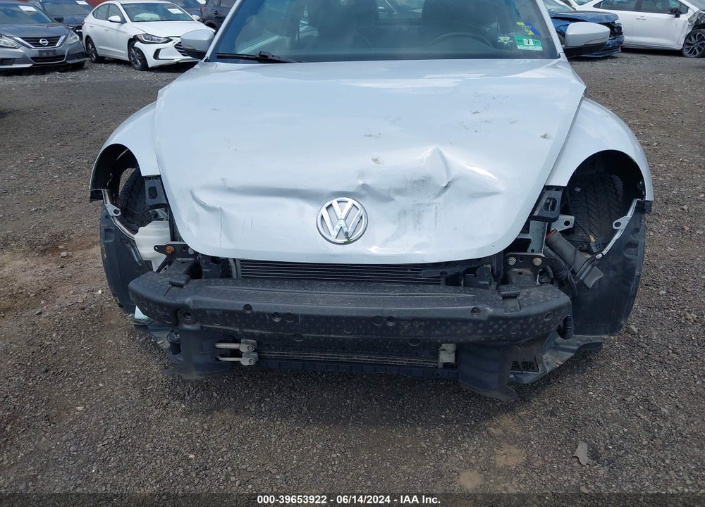 2018 VOLKSWAGEN BEETLE 2.0T SE VIN: 3VWJD7AT0JM723160
