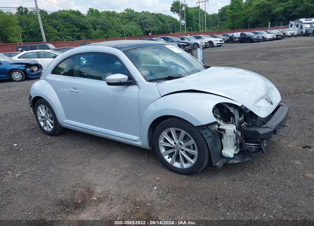 2018 VOLKSWAGEN BEETLE 2.0T SE VIN: 3VWJD7AT0JM723160