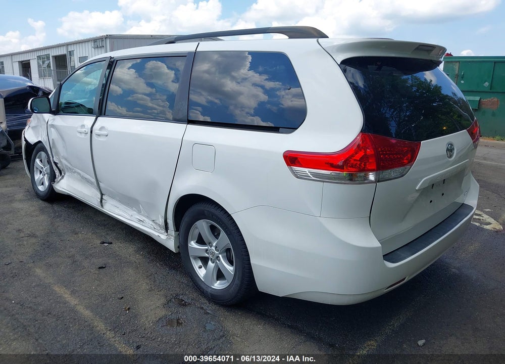 2011 TOYOTA SIENNA LE V6 VIN: 5TDKK3DCXBS157091