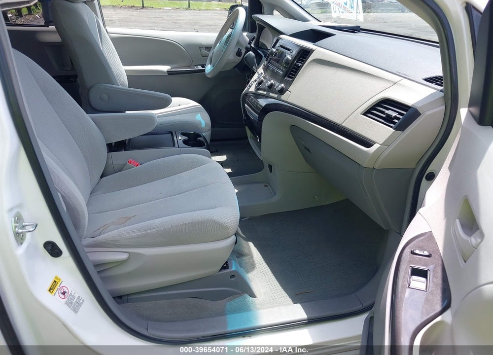 2011 TOYOTA SIENNA LE V6 VIN: 5TDKK3DCXBS157091