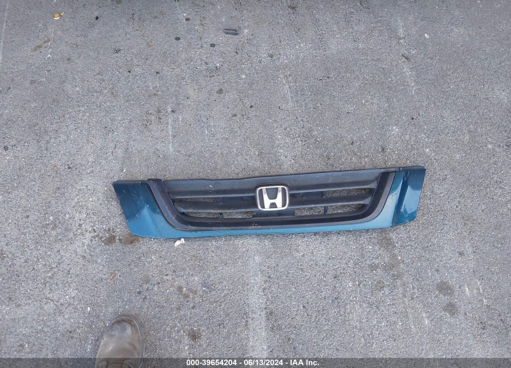 1998 HONDA CR-V LX VIN: JHLRD1843WC042536