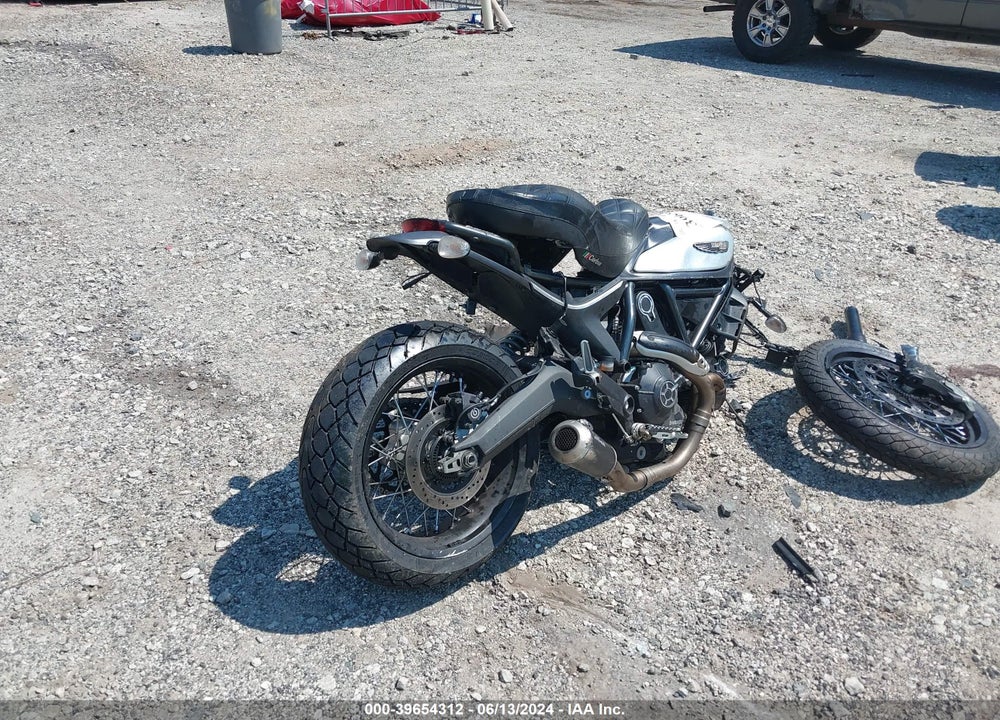 2018 DUCATI SCRAMBLER 800 VIN: ML015ANM1JT014819