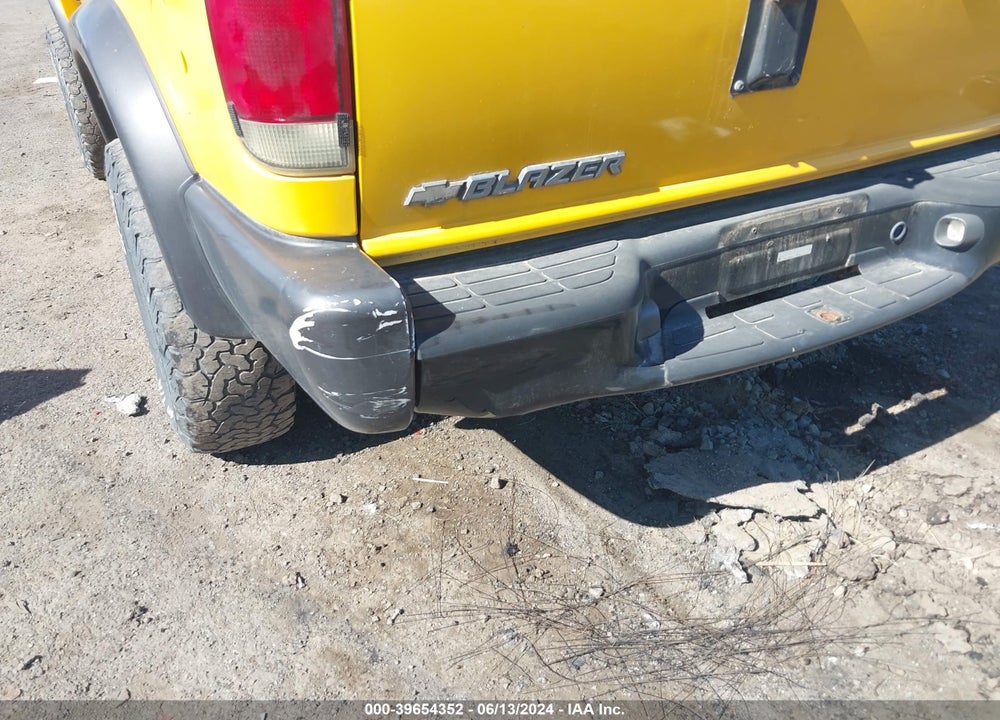 2004 CHEVROLET BLAZER VIN: 1GNCT18X04K151482