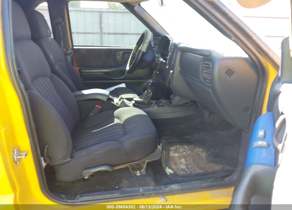 2004 CHEVROLET BLAZER VIN: 1GNCT18X04K151482