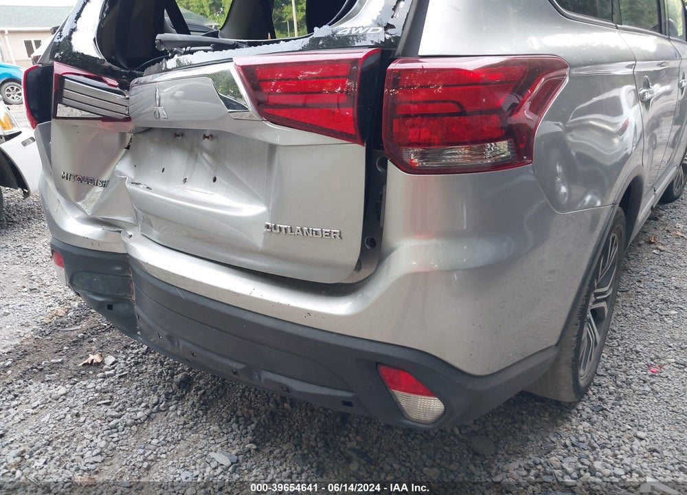 2018 MITSUBISHI OUTLANDER ES VIN: JA4AZ3A39JZ057020