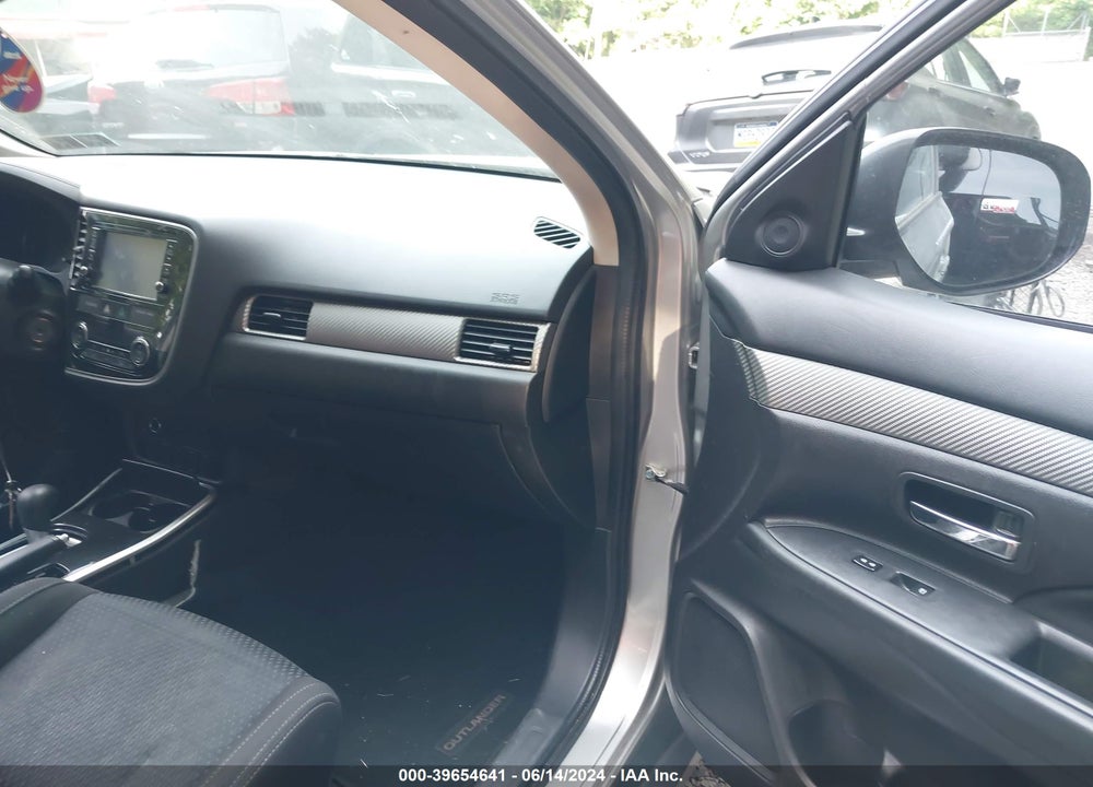 2018 MITSUBISHI OUTLANDER ES VIN: JA4AZ3A39JZ057020
