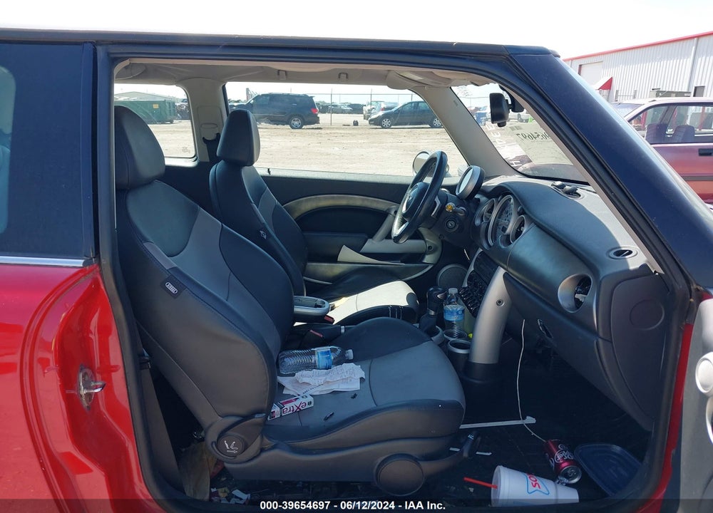 2006 MINI COOPER S VIN: WMWRE33576TJ39256
