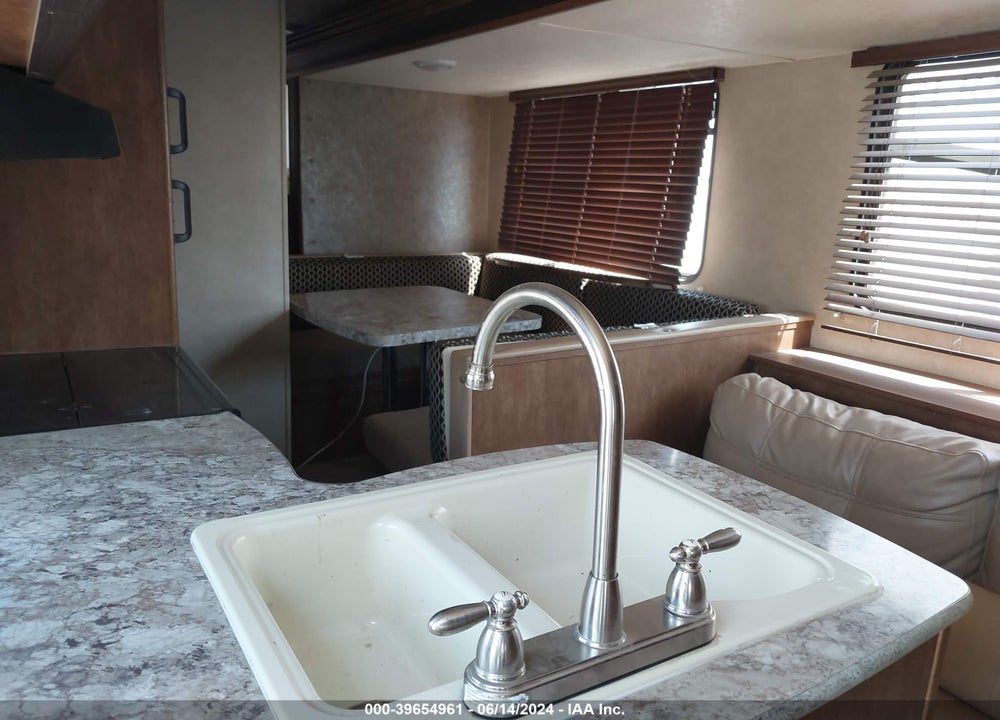 2016 FFOREST RIVER CRUISE LITE VIN: 4X4TSMD2XGE020595