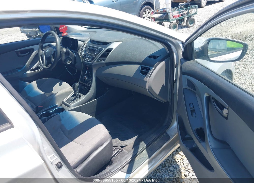 2016 HYUNDAI ELANTRA SE VIN: 5NPDH4AE2GH772914