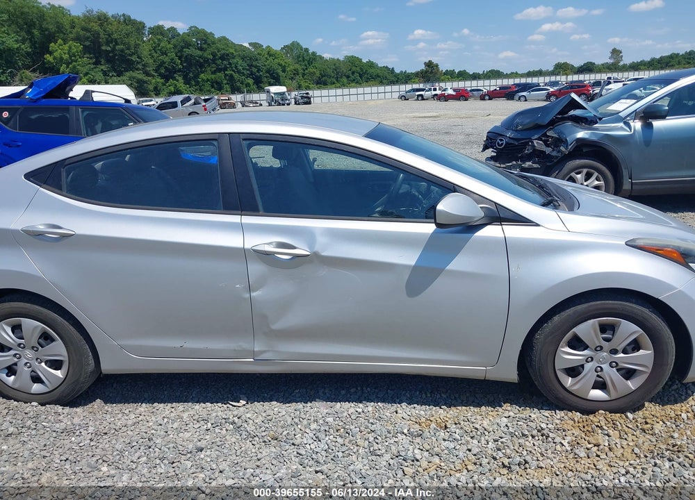 2016 HYUNDAI ELANTRA SE VIN: 5NPDH4AE2GH772914