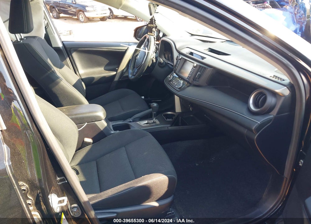 2018 TOYOTA RAV4 XLE VIN: 2T3WFREV4JW426482