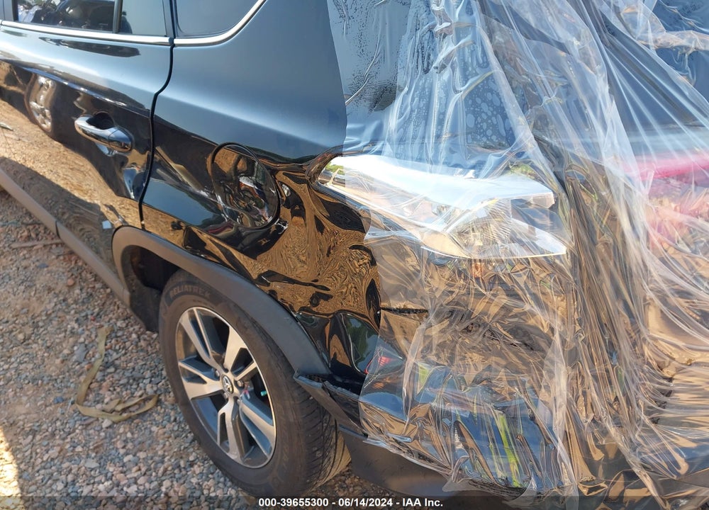 2018 TOYOTA RAV4 XLE VIN: 2T3WFREV4JW426482
