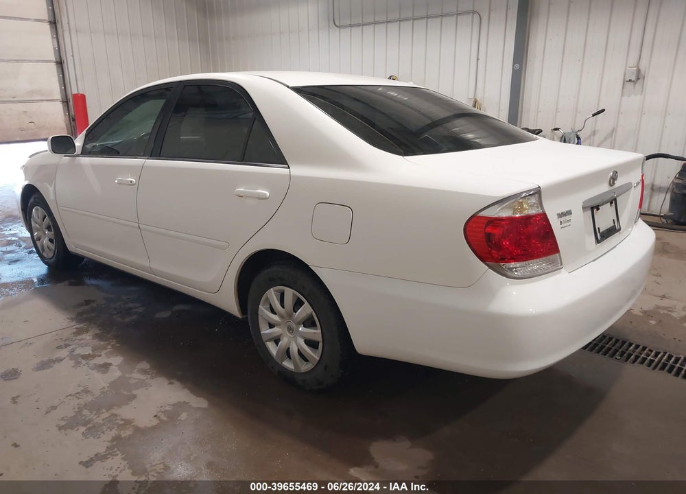 2005 TOYOTA CAMRY LE VIN: 4T1BE32K35U590572