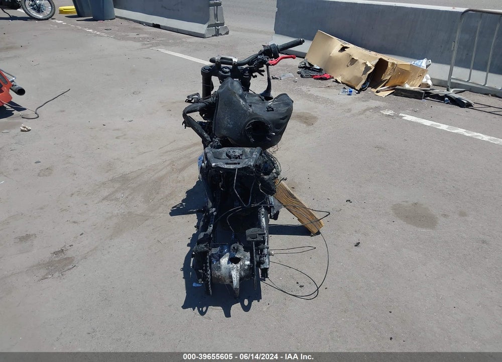 2024 TRIUMPH MOTORCYCLE TRIDENT 660 VIN: SMTL10UL6RTBN1326