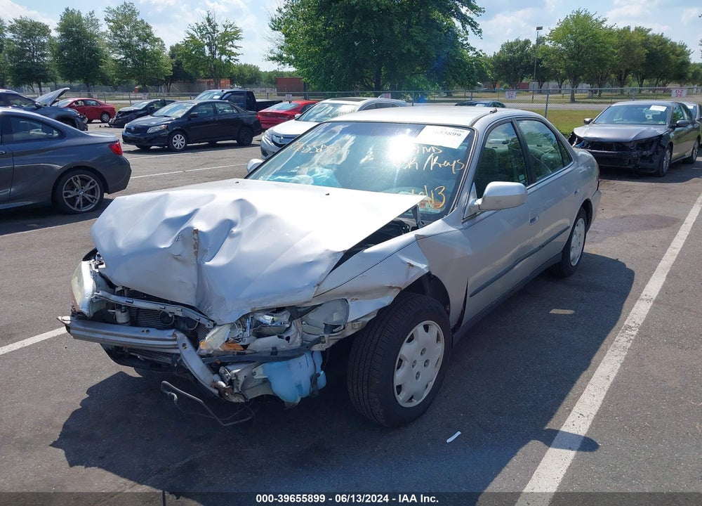 2000 HONDA ACCORD 2.3 LX VIN: 1HGCG6653YA133342
