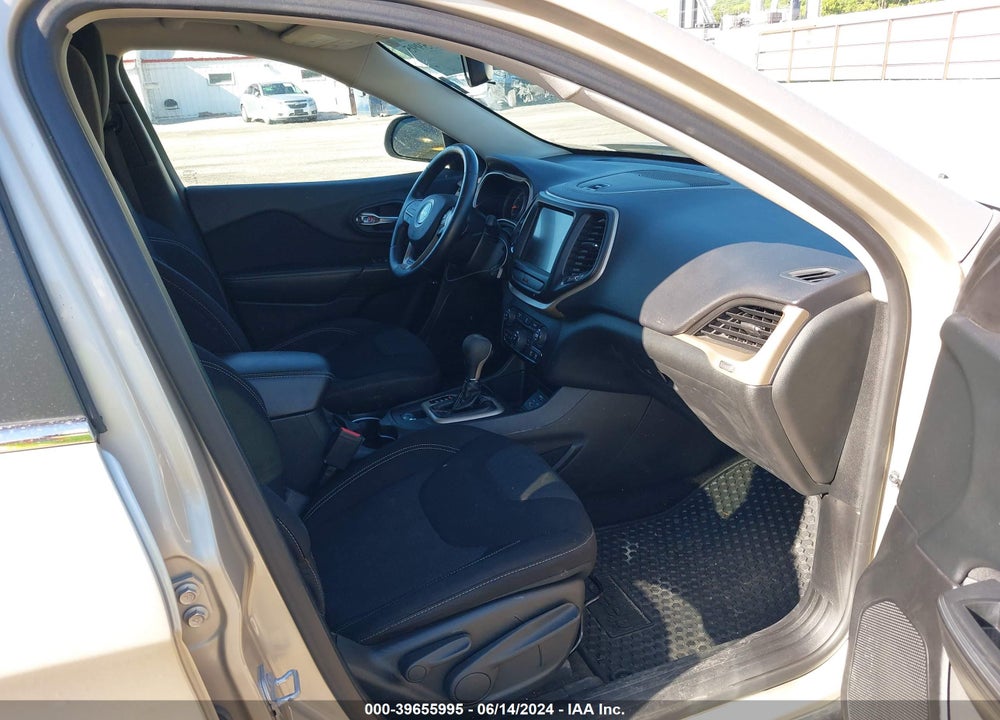 2015 JEEP CHEROKEE LATITUDE VIN: 1C4PJLCB7FW711548