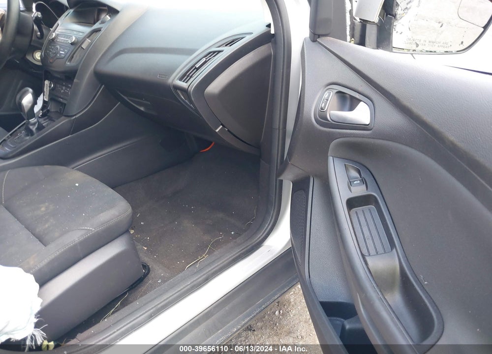 2018 FORD FOCUS SE VIN: 1FADP3K23JL326927