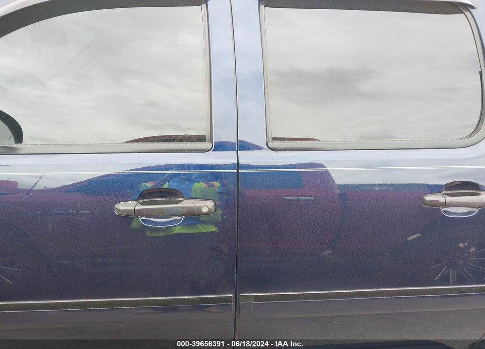 2011 CHEVROLET AVALANCHE 1500 LTZ VIN: 3GNTKGE3XBG169838