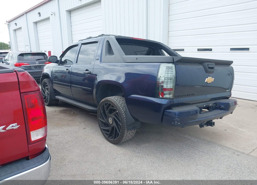 2011 CHEVROLET AVALANCHE 1500 LTZ VIN: 3GNTKGE3XBG169838