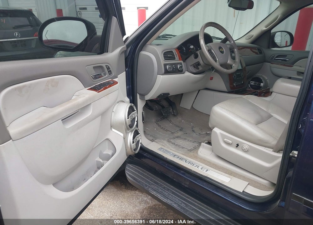 2011 CHEVROLET AVALANCHE 1500 LTZ VIN: 3GNTKGE3XBG169838