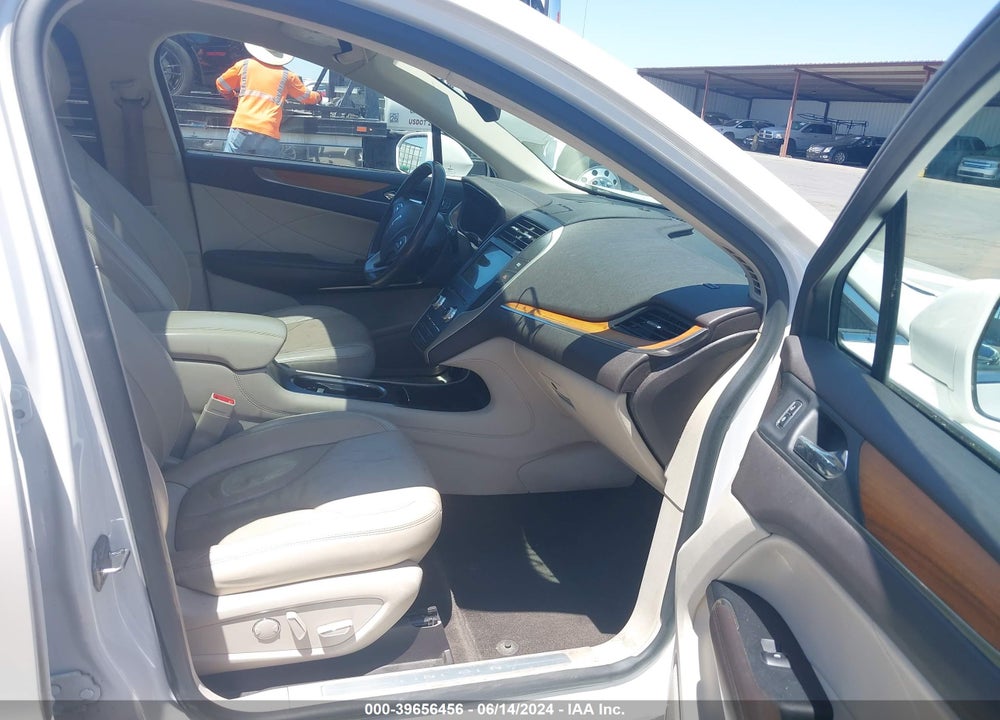 2017 LINCOLN MKC SELECT VIN: 5LMTJ2DH1HUL40664