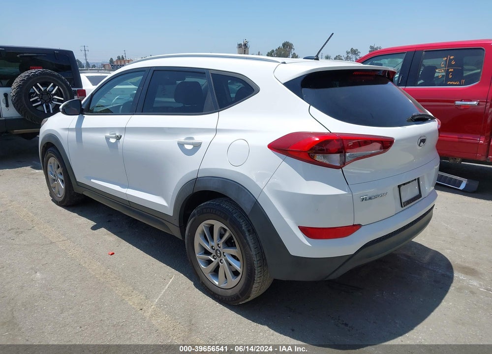 2016 HYUNDAI TUCSON SE VIN: KM8J33A49GU113832