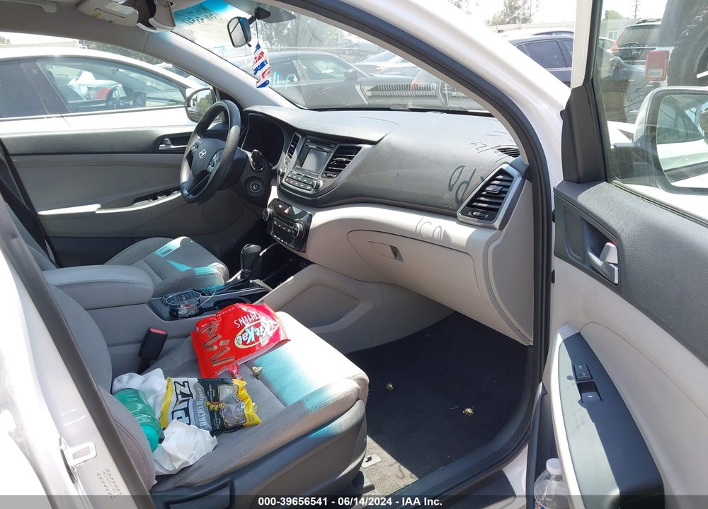 2016 HYUNDAI TUCSON SE VIN: KM8J33A49GU113832