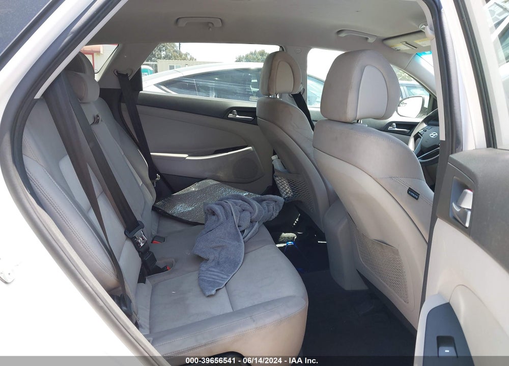 2016 HYUNDAI TUCSON SE VIN: KM8J33A49GU113832