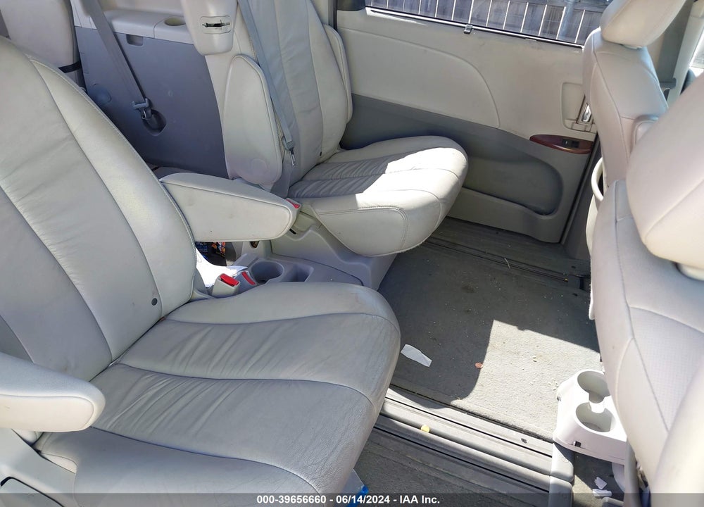 2012 TOYOTA SIENNA XLE V6 8 PASSENGER VIN: 5TDYK3DC6CS244806