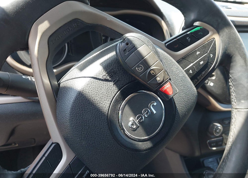 2018 CHEROKEE JEEP  LATITUDE 4X4 VIN: 1C4PJMCB2JD533221