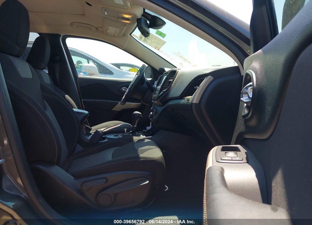 2018 CHEROKEE JEEP  LATITUDE 4X4 VIN: 1C4PJMCB2JD533221