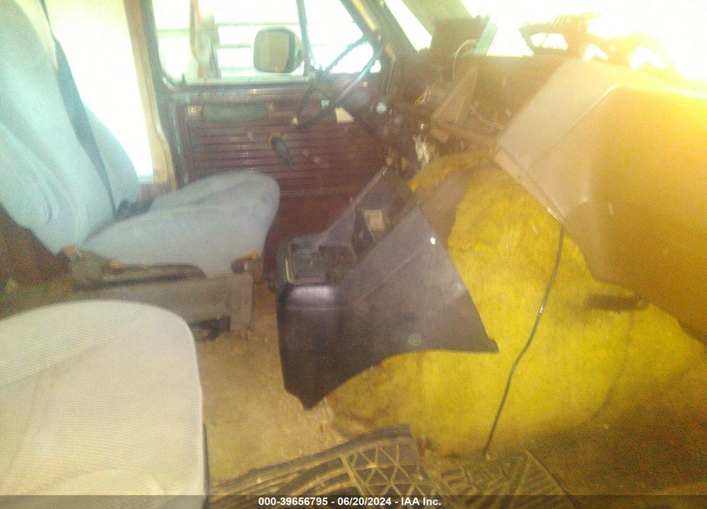 1982 CHEVROLET G20 VIN: 1GCEG25H5C7106869