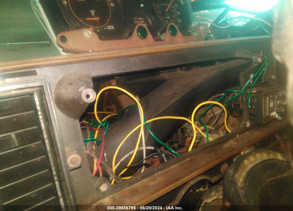 1982 CHEVROLET G20 VIN: 1GCEG25H5C7106869