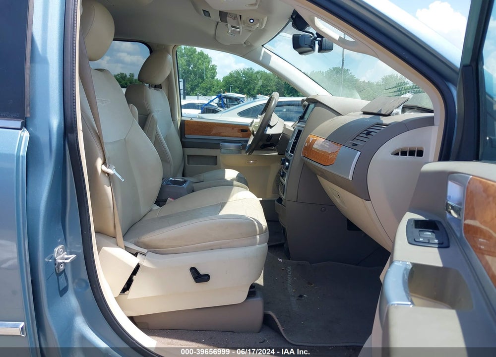 2010 CHRYSLER TOWN & COUNTRY LIMITED VIN: 2A4RR6DXXAR136516