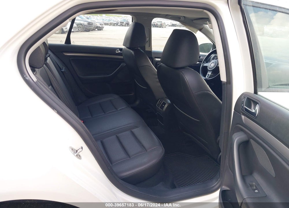 2010 VOLKSWAGEN JETTA LIMITED EDITION VIN: 3VWAX7AJ3AM109998