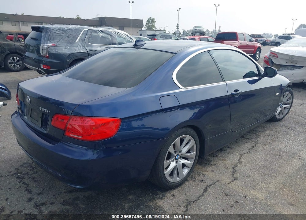 2011 BMW 328I VIN: WBAKE5C57BE755213