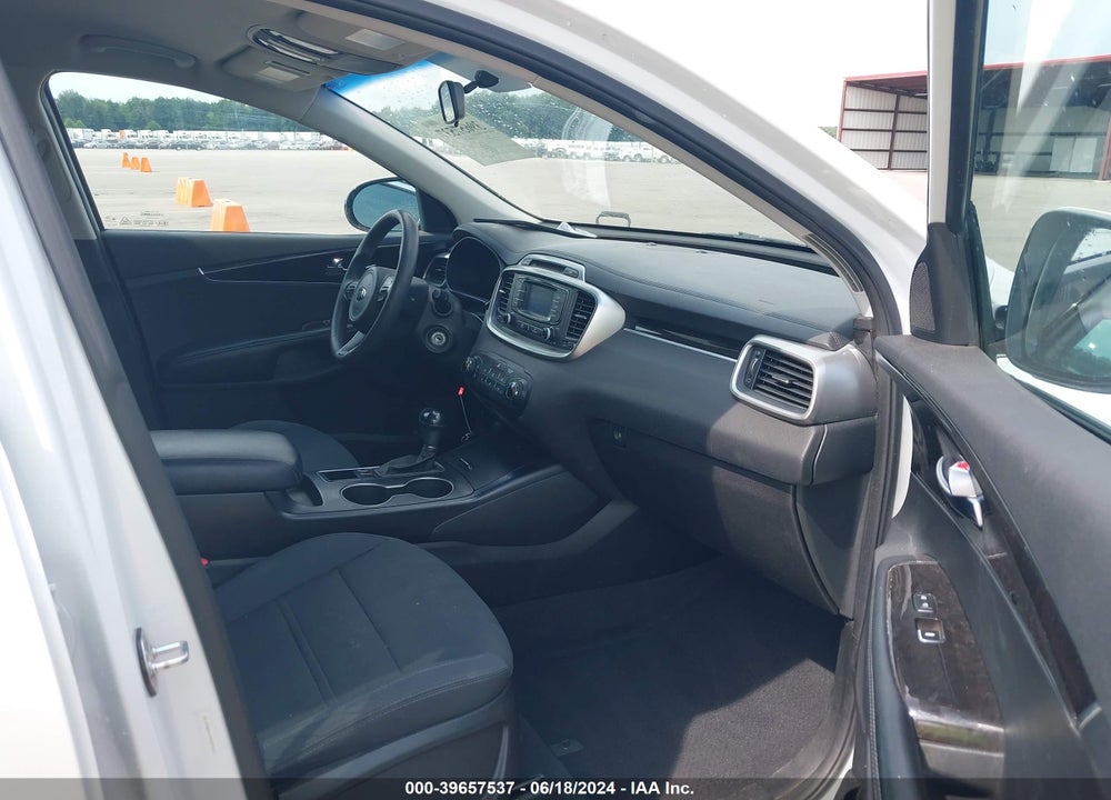 2017 KIA SORENTO 3.3L LX VIN: 5XYPGDA54HG209050