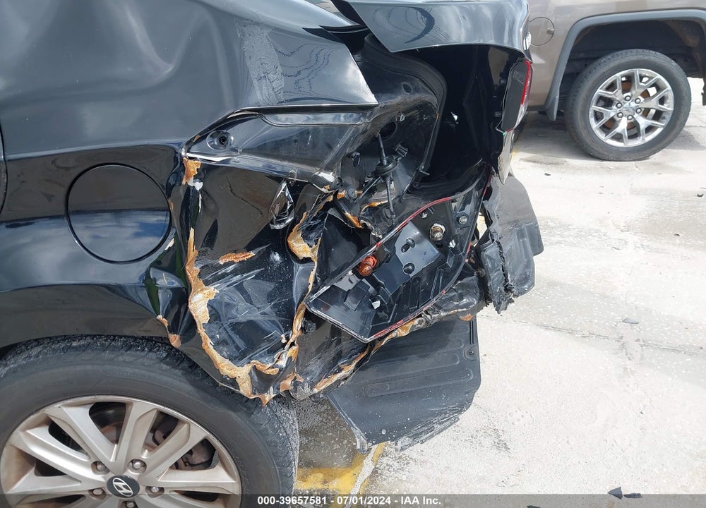 2015 HYUNDAI ELANTRA SE VIN: KMHDH4AE9FU355404