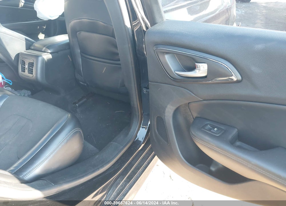 2015 CHRYSLER 200 S VIN: 1C3CCCBG6FN573033