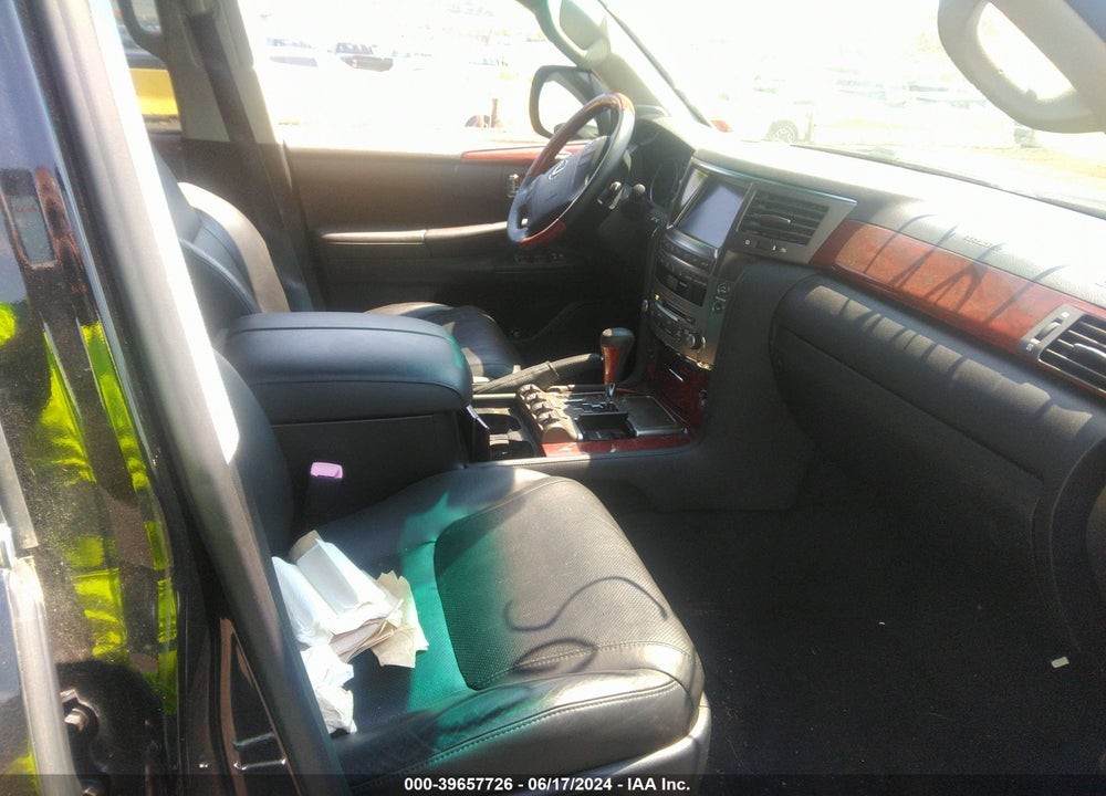 2011 LEXUS LX 570 VIN: JTJHY7AX2B4070396